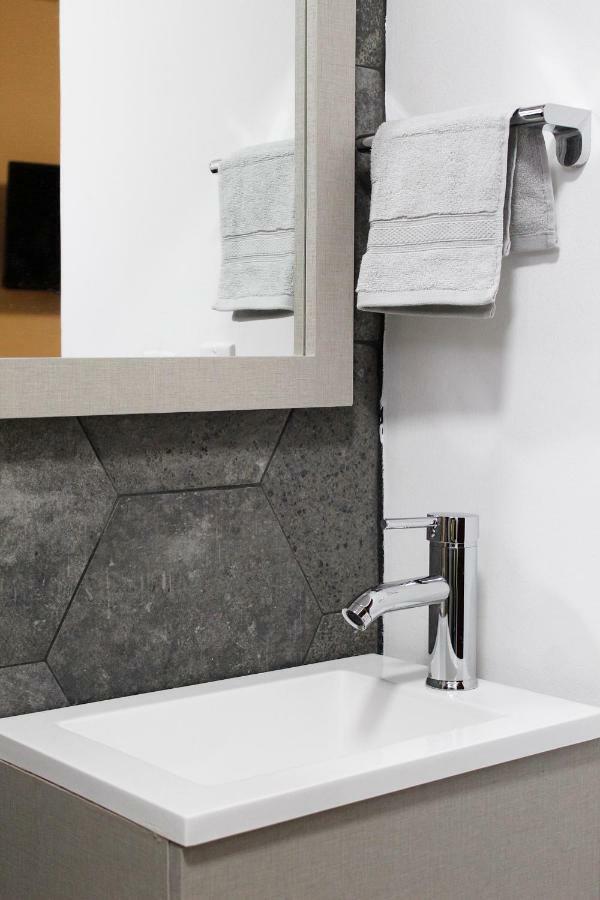 לאון Suites Ciento 37 מראה חיצוני תמונה