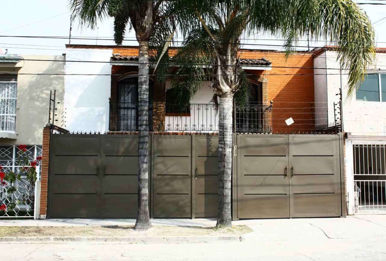 לאון Suites Ciento 37 מראה חיצוני תמונה